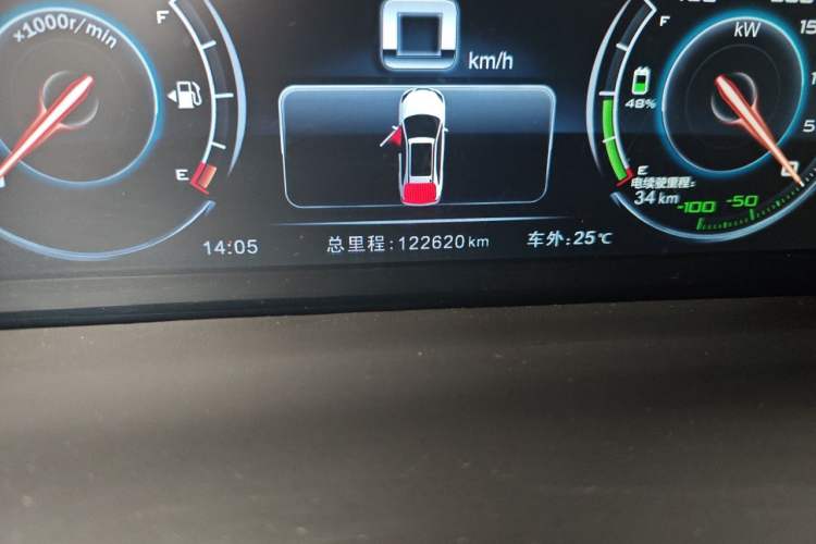 Used BYD Tang New Energy 2015 2.0T Four-Wheel-Drive Flagship Model Odometer Close Up