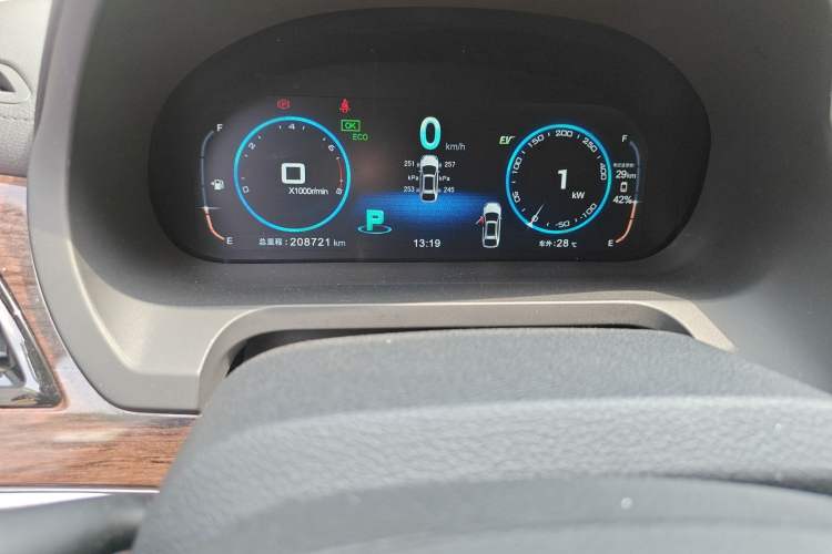 Used BYD Tang New Energy 2015 2.0T Four-Wheel-Drive Flagship Model Odometer Close Up