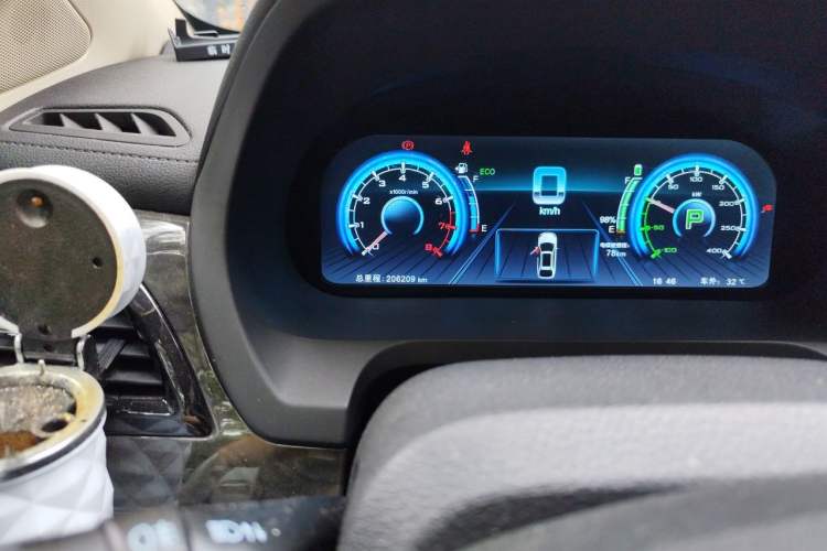Used BYD Tang New Energy 2015 2.0T Four-Wheel-Drive Flagship Model Odometer Close Up