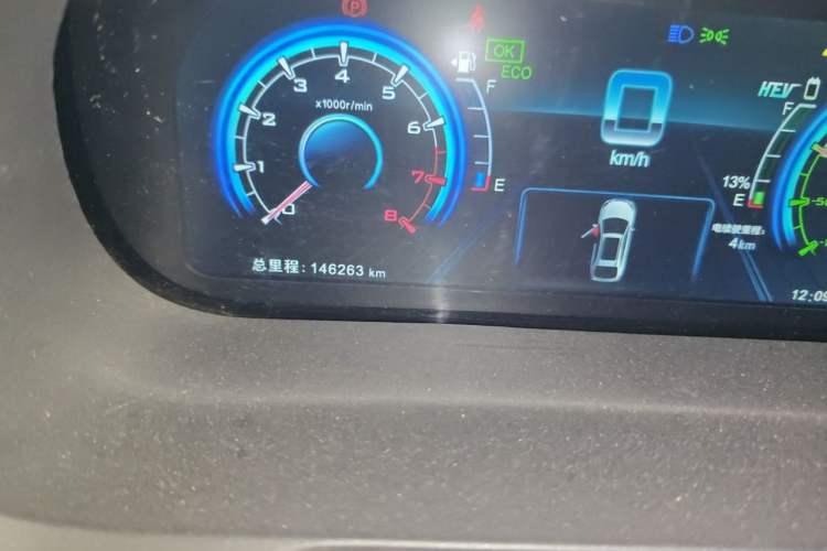 Used BYD Tang New Energy 2015 2.0T Four-Wheel-Drive Flagship Model Odometer Close Up