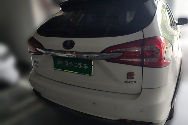 Used BYD Tang New Energy 2015 2.0T Four-Wheel-Drive Flagship Model Rear