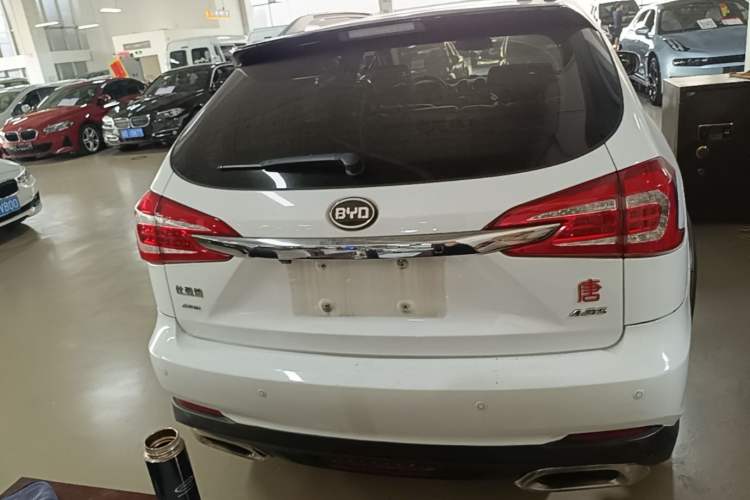 Used BYD Tang New Energy 2015 2.0T Four-Wheel-Drive Flagship Model Rear