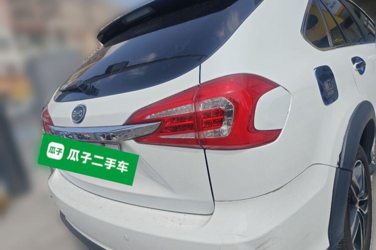 Used BYD Tang New Energy 2015 2.0T Four-Wheel-Drive Flagship Model Rear