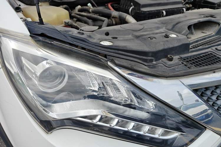 Used BYD Tang New Energy 2015 2.0T Four-Wheel-Drive Flagship Model Right Front Headlight