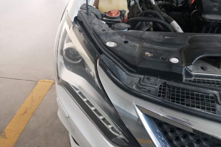 Used BYD Tang New Energy 2015 2.0T Four-Wheel-Drive Flagship Model Right Front Headlight
