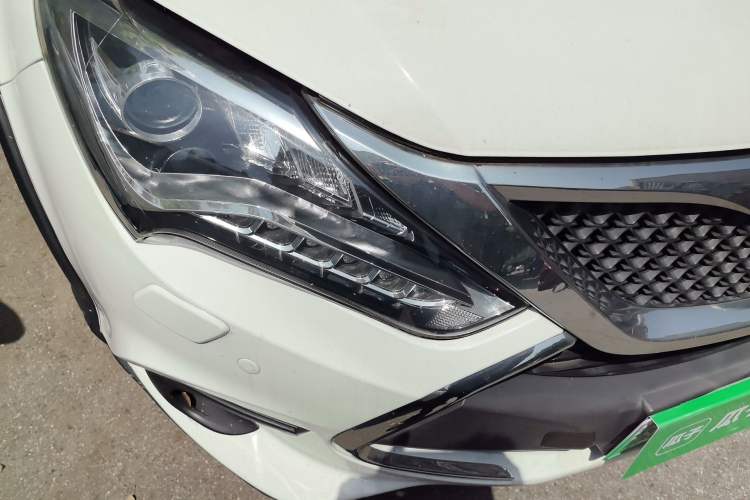 Used BYD Tang New Energy 2015 2.0T Four-Wheel-Drive Flagship Model Right Front Headlight