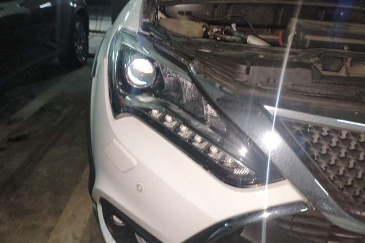 Used BYD Tang New Energy 2015 2.0T Four-Wheel-Drive Flagship Model Right Front Headlight