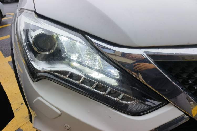 Used BYD Tang New Energy 2015 2.0T Four-Wheel-Drive Flagship Model Right Front Headlight