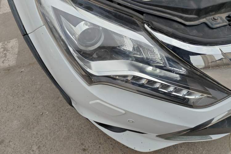 Used BYD Tang New Energy 2015 2.0T Four-Wheel-Drive Flagship Model Right Front Headlight