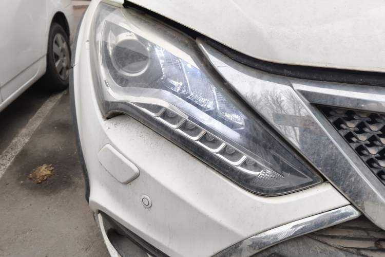Used BYD Tang New Energy 2015 2.0T Four-Wheel-Drive Flagship Model Right Front Headlight