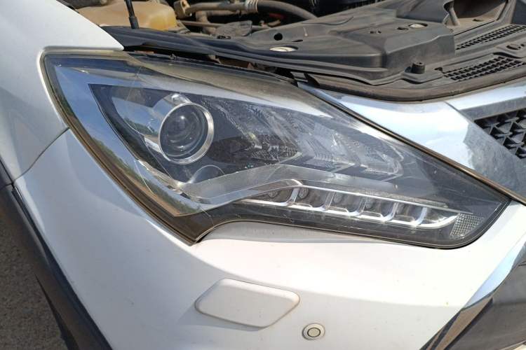 Used BYD Tang New Energy 2015 2.0T Four-Wheel-Drive Flagship Model Right Front Headlight