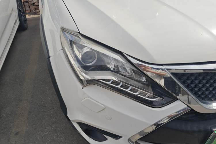 Used BYD Tang New Energy 2015 2.0T Four-Wheel-Drive Flagship Model Right Front Headlight