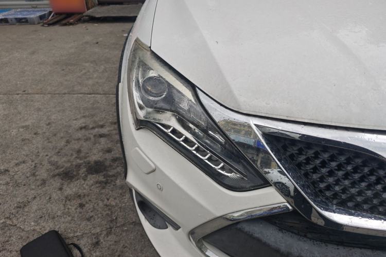 Used BYD Tang New Energy 2015 2.0T Four-Wheel-Drive Flagship Model Right Front Headlight
