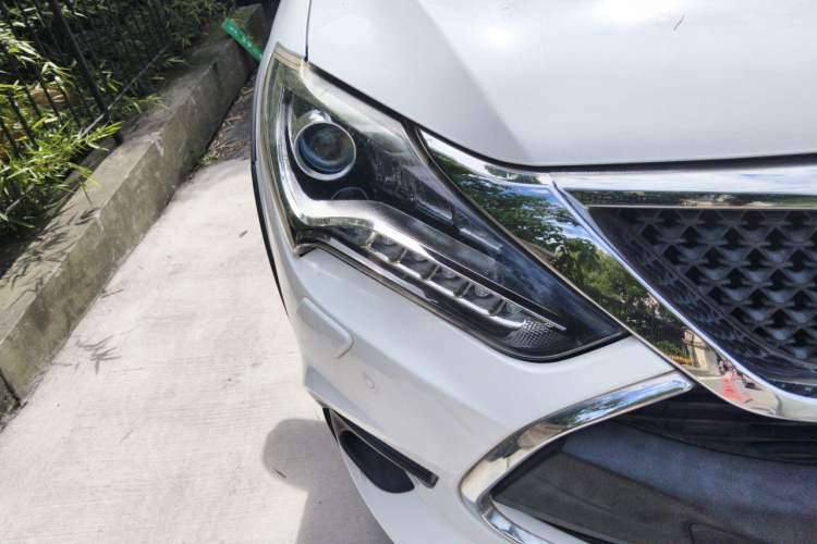 Used BYD Tang New Energy 2015 2.0T Four-Wheel-Drive Flagship Model Right Front Headlight