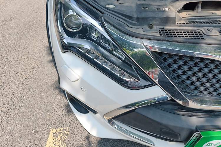 Used BYD Tang New Energy 2015 2.0T Four-Wheel-Drive Flagship Model Right Front Headlight