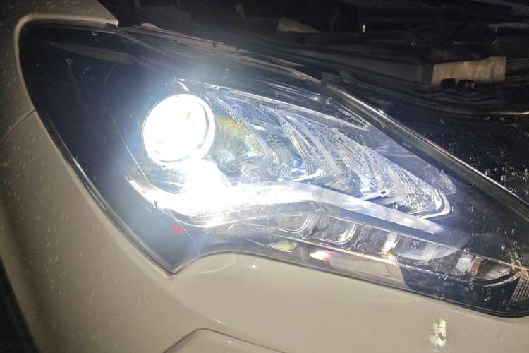 Used BYD Tang New Energy 2015 2.0T Four-Wheel-Drive Flagship Model Right Front Headlight