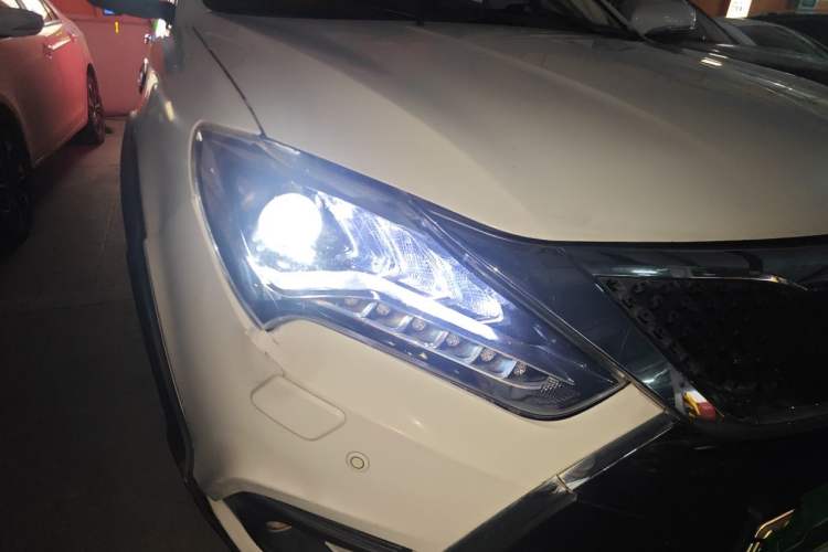 Used BYD Tang New Energy 2015 2.0T Four-Wheel-Drive Flagship Model Right Front Headlight