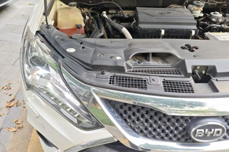 Used BYD Tang New Energy 2015 2.0T Four-Wheel-Drive Flagship Model Right Front Headlight