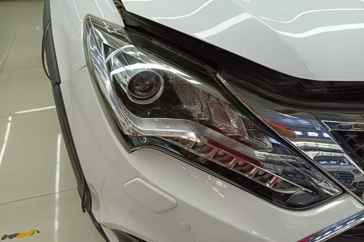 Used BYD Tang New Energy 2015 2.0T Four-Wheel-Drive Flagship Model Right Front Headlight