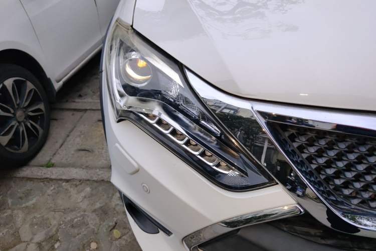 Used BYD Tang New Energy 2015 2.0T Four-Wheel-Drive Flagship Model Right Front Headlight