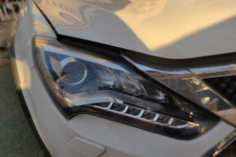 Used BYD Tang New Energy 2015 2.0T Four-Wheel-Drive Flagship Model Right Front Headlight