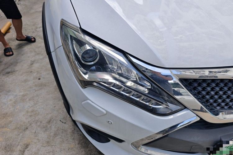 Used BYD Tang New Energy 2015 2.0T Four-Wheel-Drive Flagship Model Right Front Headlight