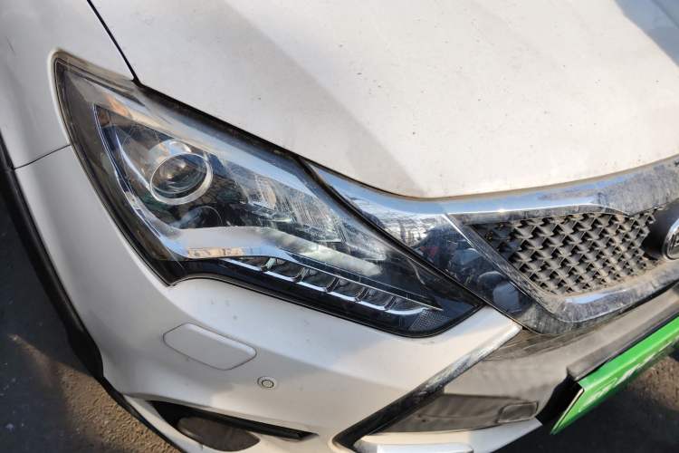 Used BYD Tang New Energy 2015 2.0T Four-Wheel-Drive Flagship Model Right Front Headlight