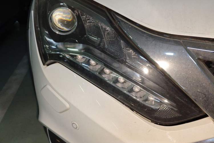 Used BYD Tang New Energy 2015 2.0T Four-Wheel-Drive Flagship Model Right Front Headlight