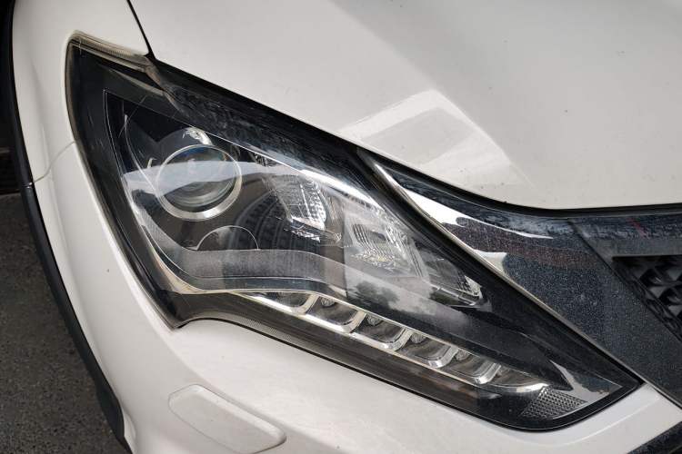 Used BYD Tang New Energy 2015 2.0T Four-Wheel-Drive Flagship Model Right Front Headlight