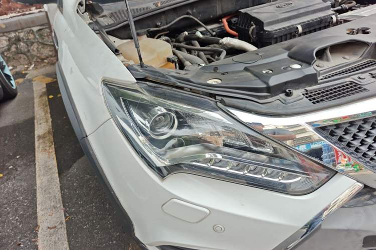 Used BYD Tang New Energy 2015 2.0T Four-Wheel-Drive Flagship Model Right Front Headlight