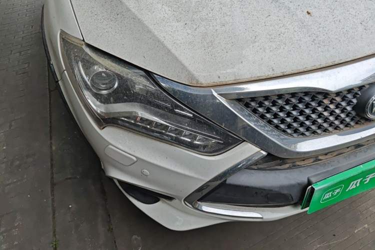 Used BYD Tang New Energy 2015 2.0T Four-Wheel-Drive Flagship Model Right Front Headlight