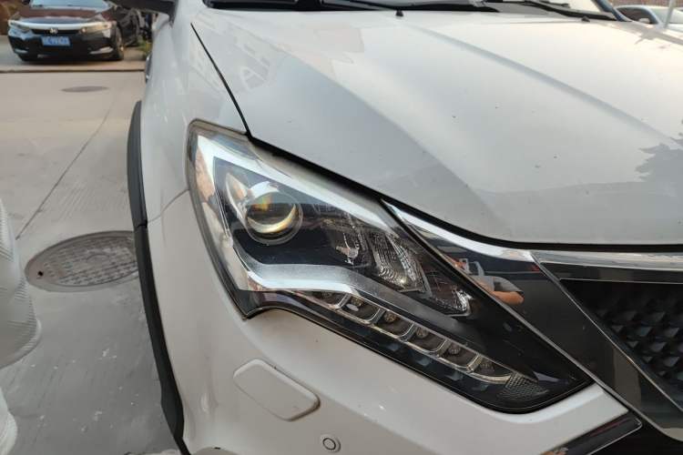 Used BYD Tang New Energy 2015 2.0T Four-Wheel-Drive Flagship Model Right Front Headlight
