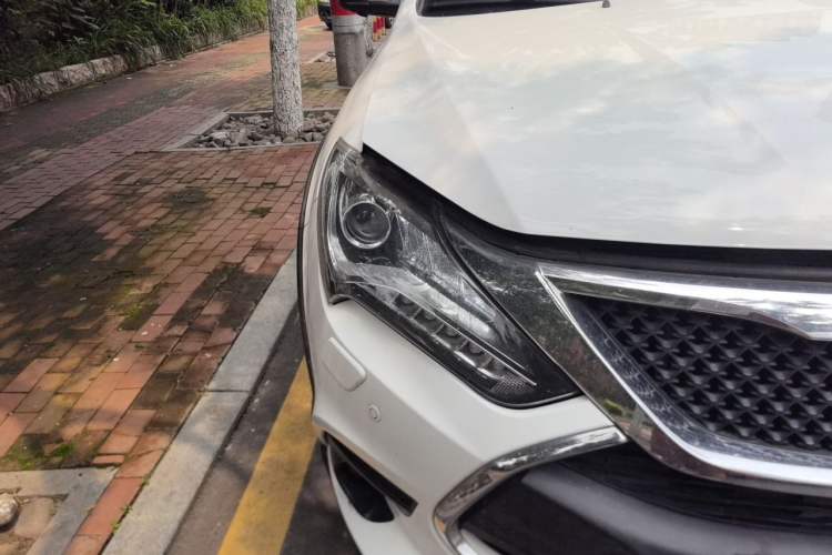 Used BYD Tang New Energy 2015 2.0T Four-Wheel-Drive Flagship Model Right Front Headlight