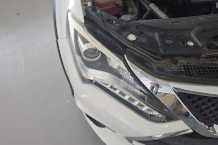 Used BYD Tang New Energy 2015 2.0T Four-Wheel-Drive Flagship Model Right Front Headlight