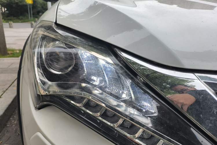 Used BYD Tang New Energy 2015 2.0T Four-Wheel-Drive Flagship Model Right Front Headlight