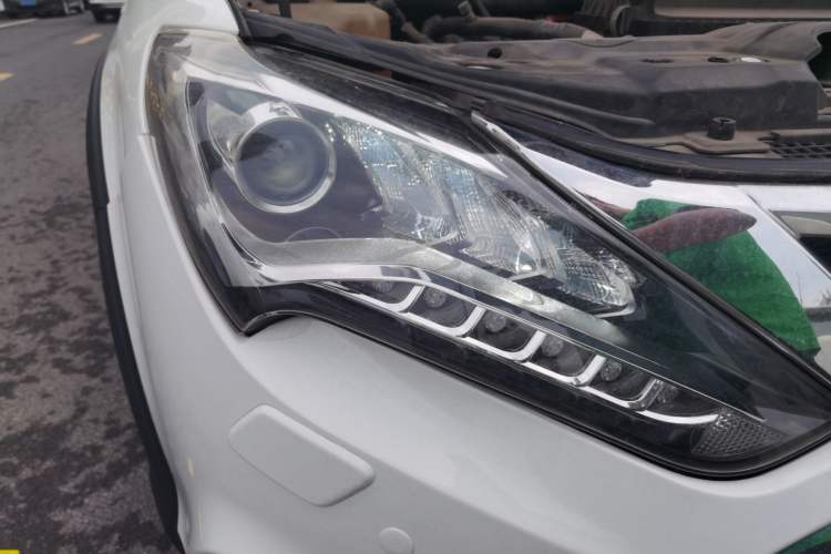 Used BYD Tang New Energy 2015 2.0T Four-Wheel-Drive Flagship Model Right Front Headlight