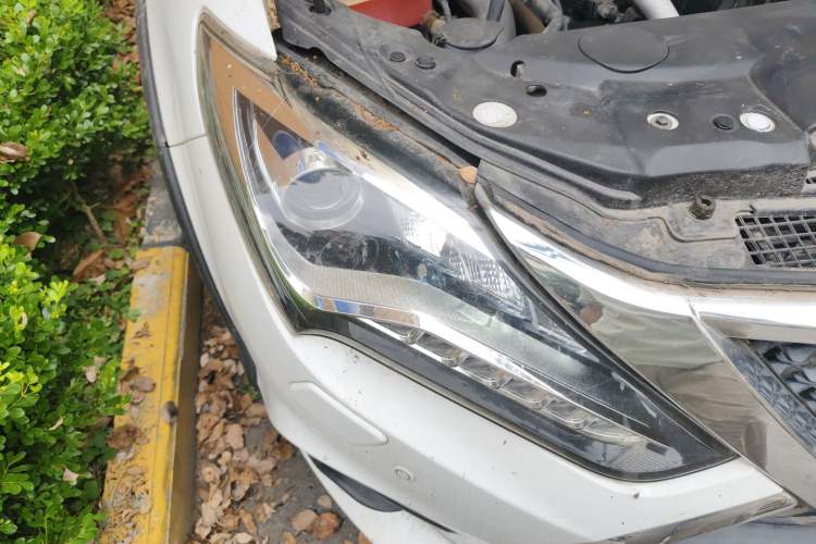 Used BYD Tang New Energy 2015 2.0T Four-Wheel-Drive Flagship Model Right Front Headlight