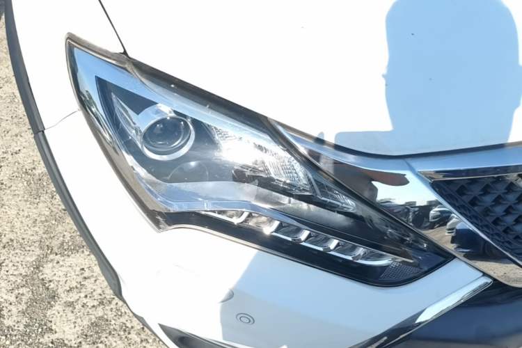Used BYD Tang New Energy 2015 2.0T Four-Wheel-Drive Flagship Model Right Front Headlight