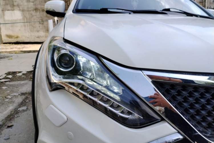 Used BYD Tang New Energy 2015 2.0T Four-Wheel-Drive Flagship Model Right Front Headlight
