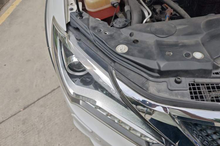 Used BYD Tang New Energy 2015 2.0T Four-Wheel-Drive Flagship Model Right Front Headlight