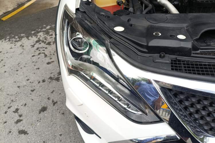Used BYD Tang New Energy 2015 2.0T Four-Wheel-Drive Flagship Model Right Front Headlight