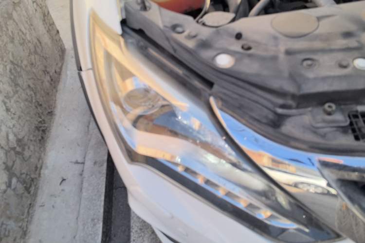 Used BYD Tang New Energy 2015 2.0T Four-Wheel-Drive Flagship Model Right Front Headlight