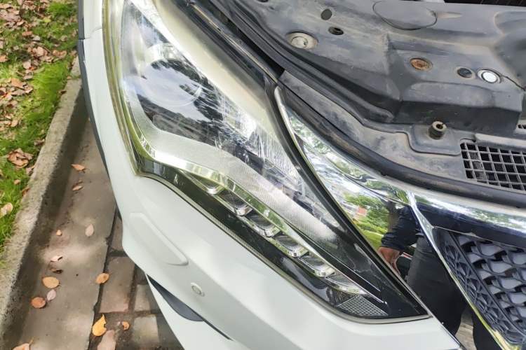 Used BYD Tang New Energy 2015 2.0T Four-Wheel-Drive Flagship Model Right Front Headlight