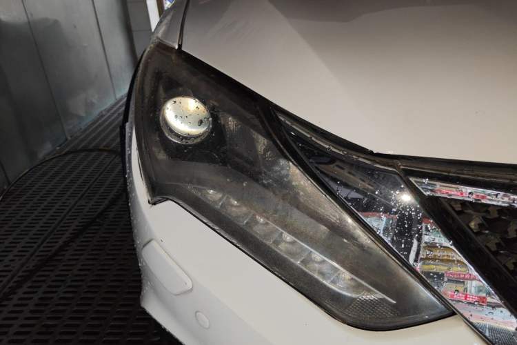 Used BYD Tang New Energy 2015 2.0T Four-Wheel-Drive Flagship Model Right Front Headlight