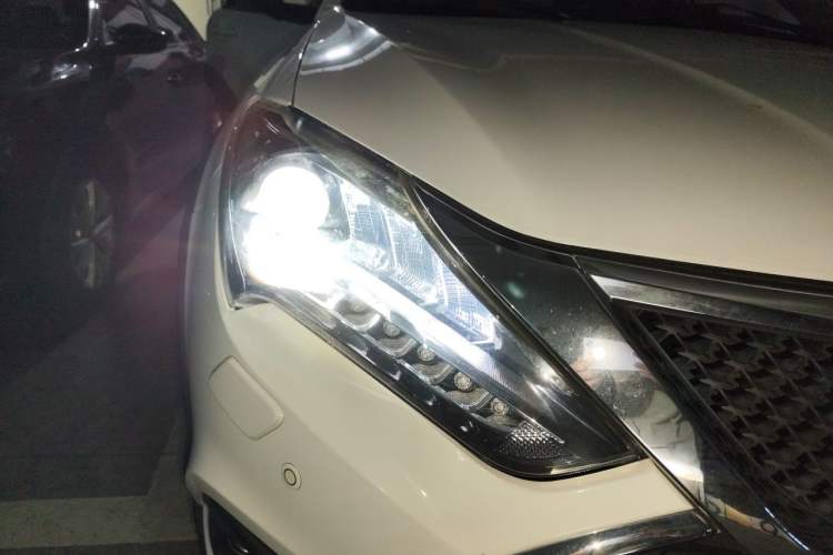 Used BYD Tang New Energy 2015 2.0T Four-Wheel-Drive Flagship Model Right Front Headlight