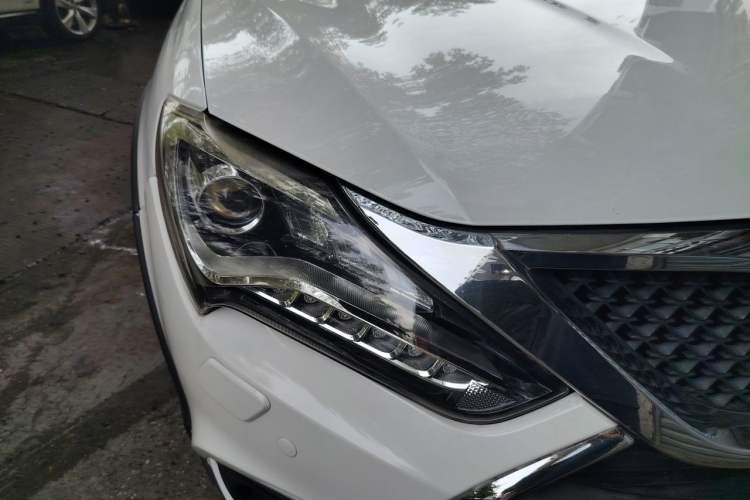Used BYD Tang New Energy 2015 2.0T Four-Wheel-Drive Flagship Model Right Front Headlight