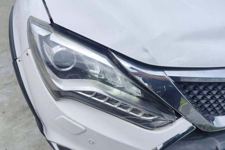 Used BYD Tang New Energy 2015 2.0T Four-Wheel-Drive Flagship Model Right Front Headlight