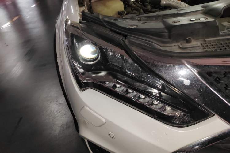Used BYD Tang New Energy 2015 2.0T Four-Wheel-Drive Flagship Model Right Front Headlight