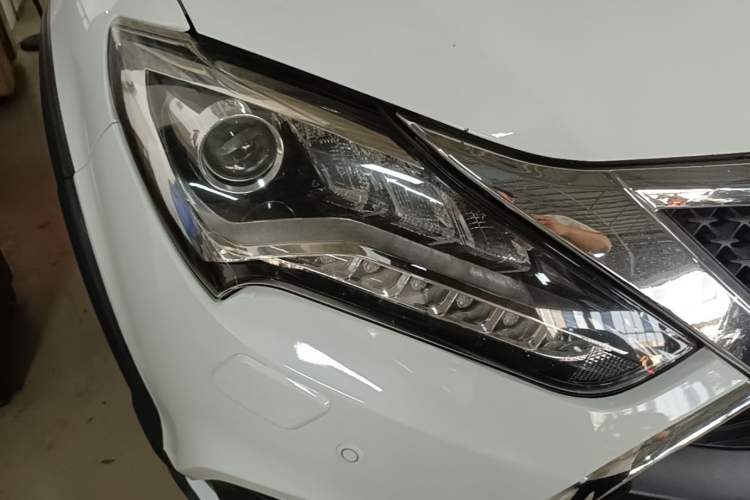 Used BYD Tang New Energy 2015 2.0T Four-Wheel-Drive Flagship Model Right Front Headlight