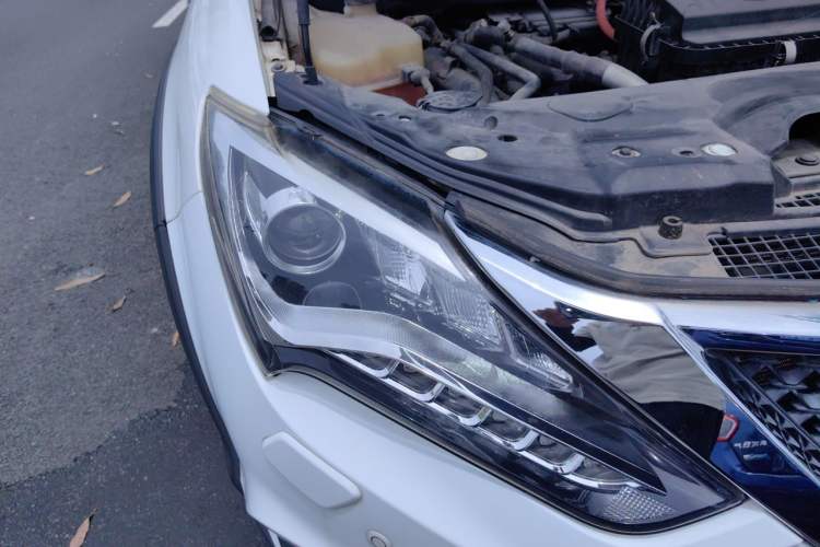 Used BYD Tang New Energy 2015 2.0T Four-Wheel-Drive Flagship Model Right Front Headlight